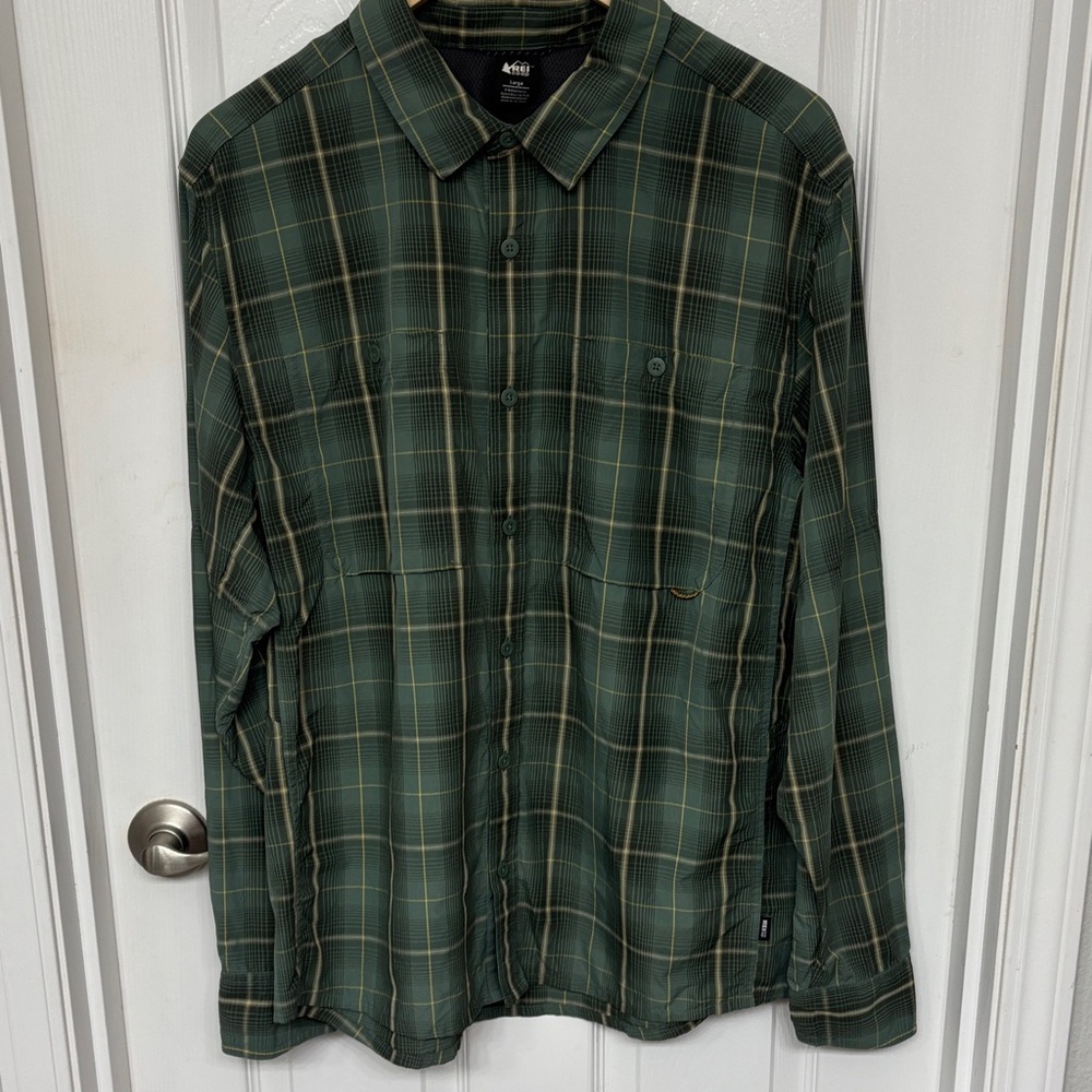 REI Green and Yellow Plaid Light Shirt Size Large- Outdoor Hiking/Fishing